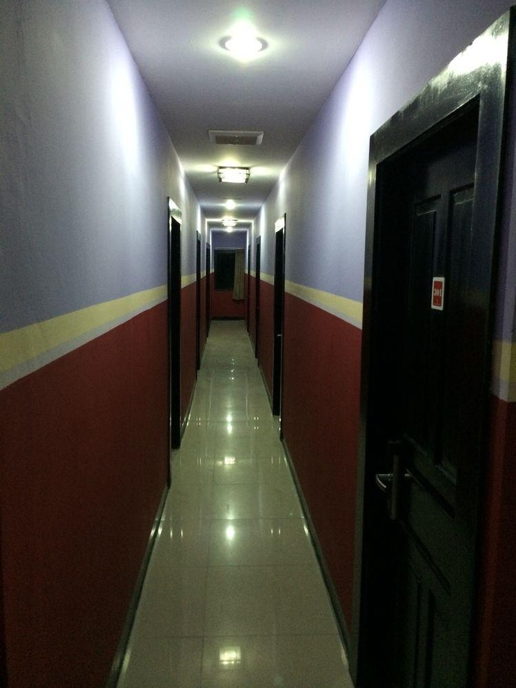 โรงแรมฮอลลีวูด จาการ์ตา ภายนอก รูปภาพ